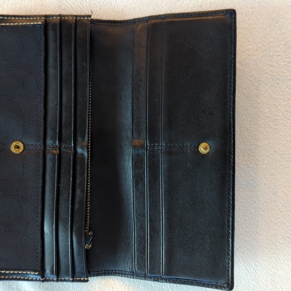 COACH | Women's Signature Wallet in Canvas & Black Leather - Picture 6 of 8